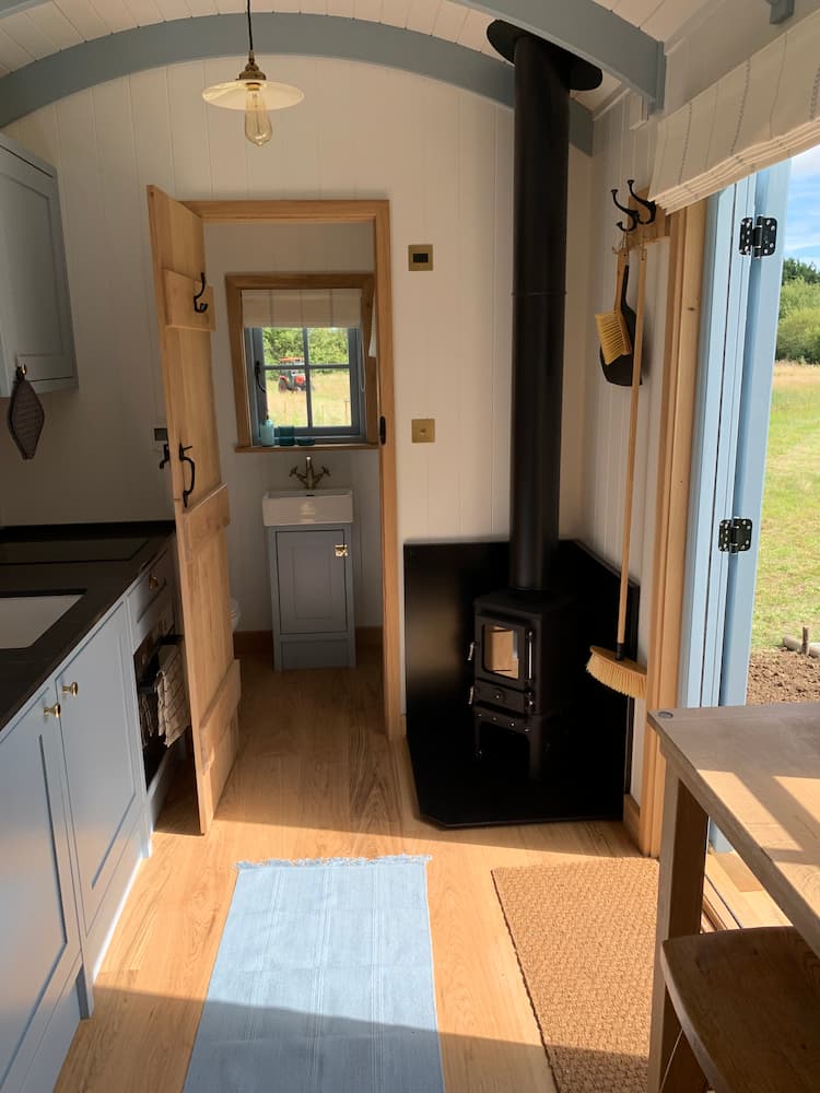 Shepherds Hut - MERSEA BARNS GLAMPING